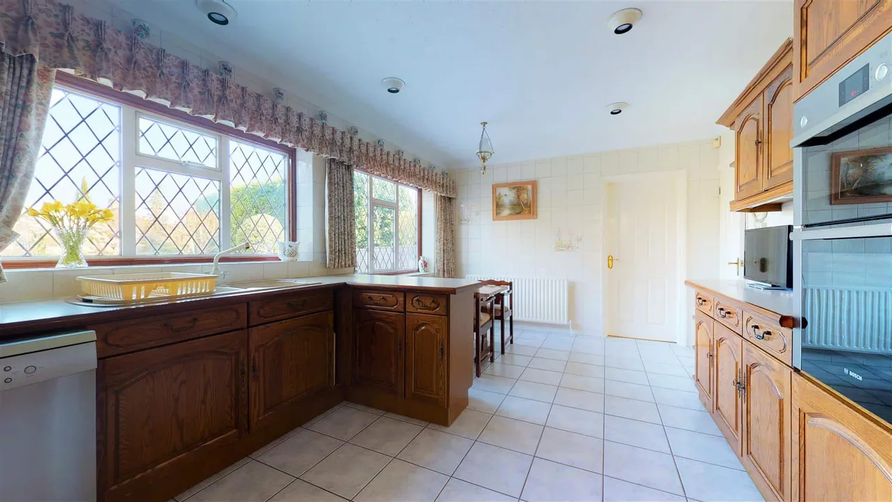 The Beacons, Loughton, photo 10