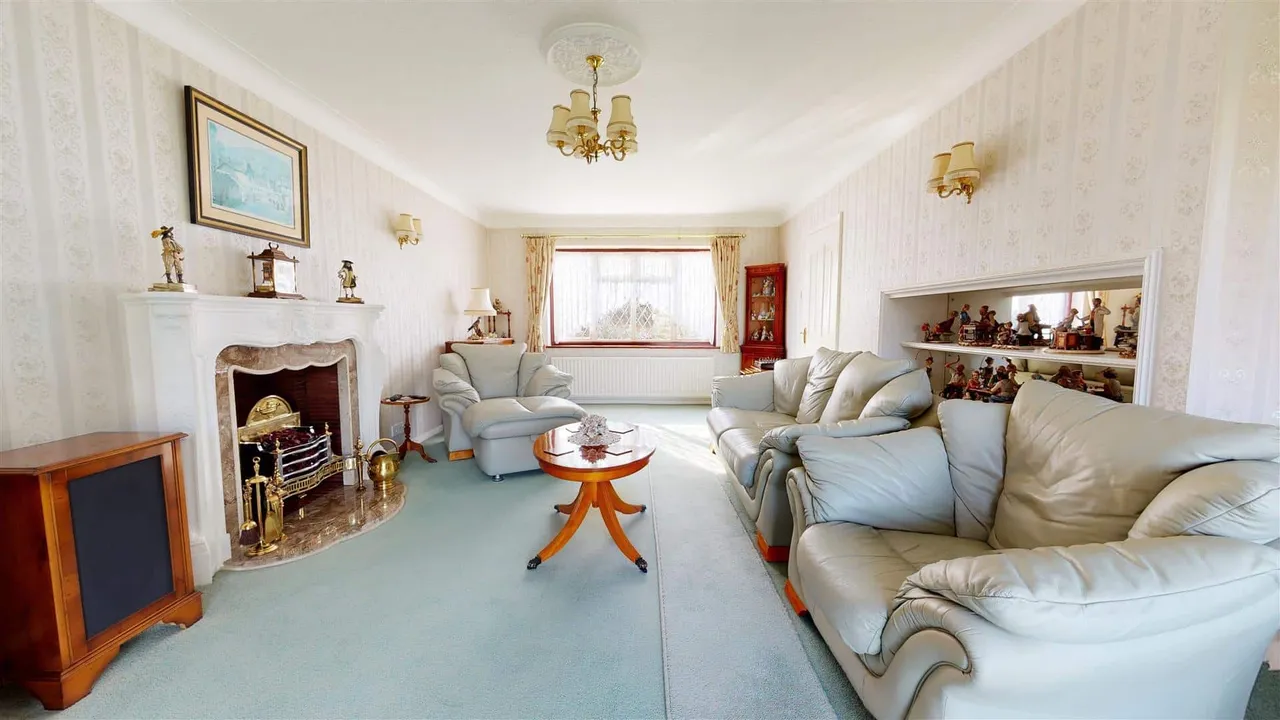 The Beacons, Loughton, photo 7