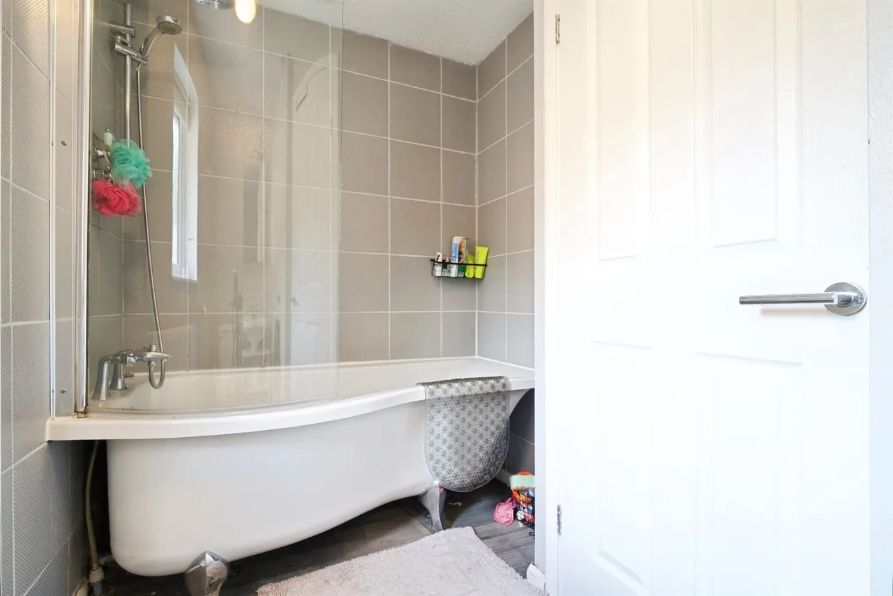 Horton Close, Rodley, LS13, photo 15
