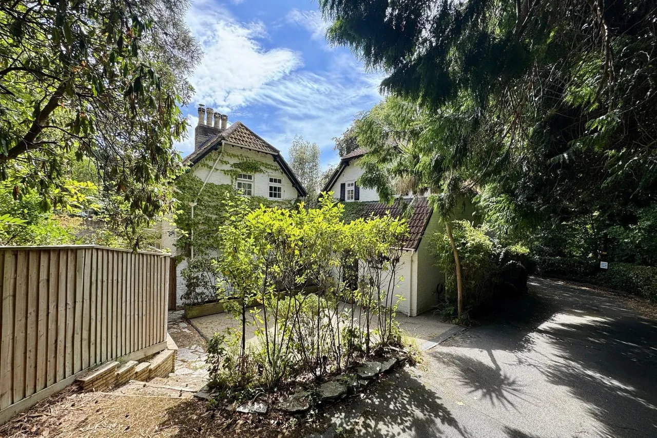 Benellen Road, BH4, photo 18