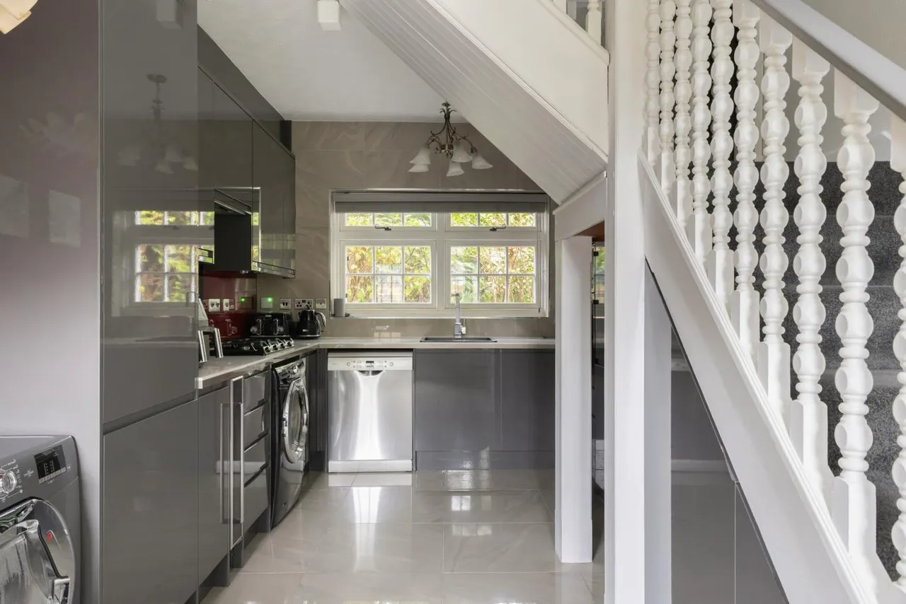 Benellen Road, BH4, photo 6