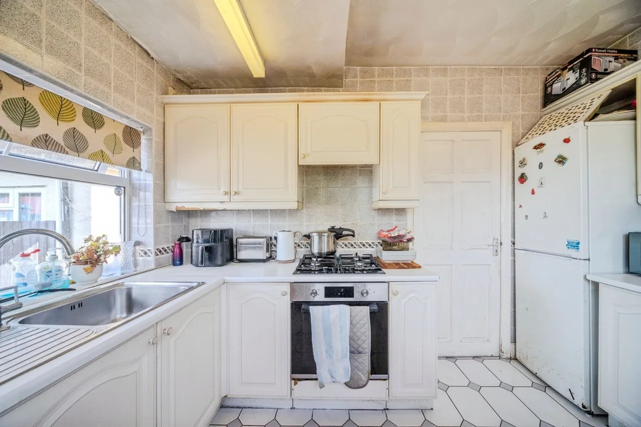 Mayne Avenue, Luton, Bedfordshire, LU4, photo 3