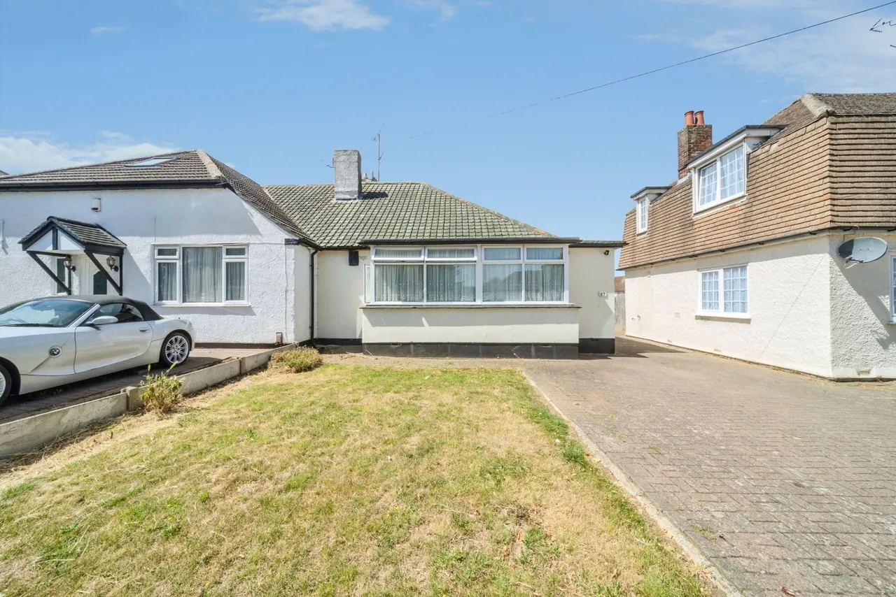 2 bed house for sale — Mayne Avenue, Luton, Bedfordshire, LU4