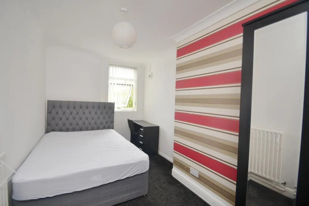 5 bed house to rent, Eades Street, Salford, M6