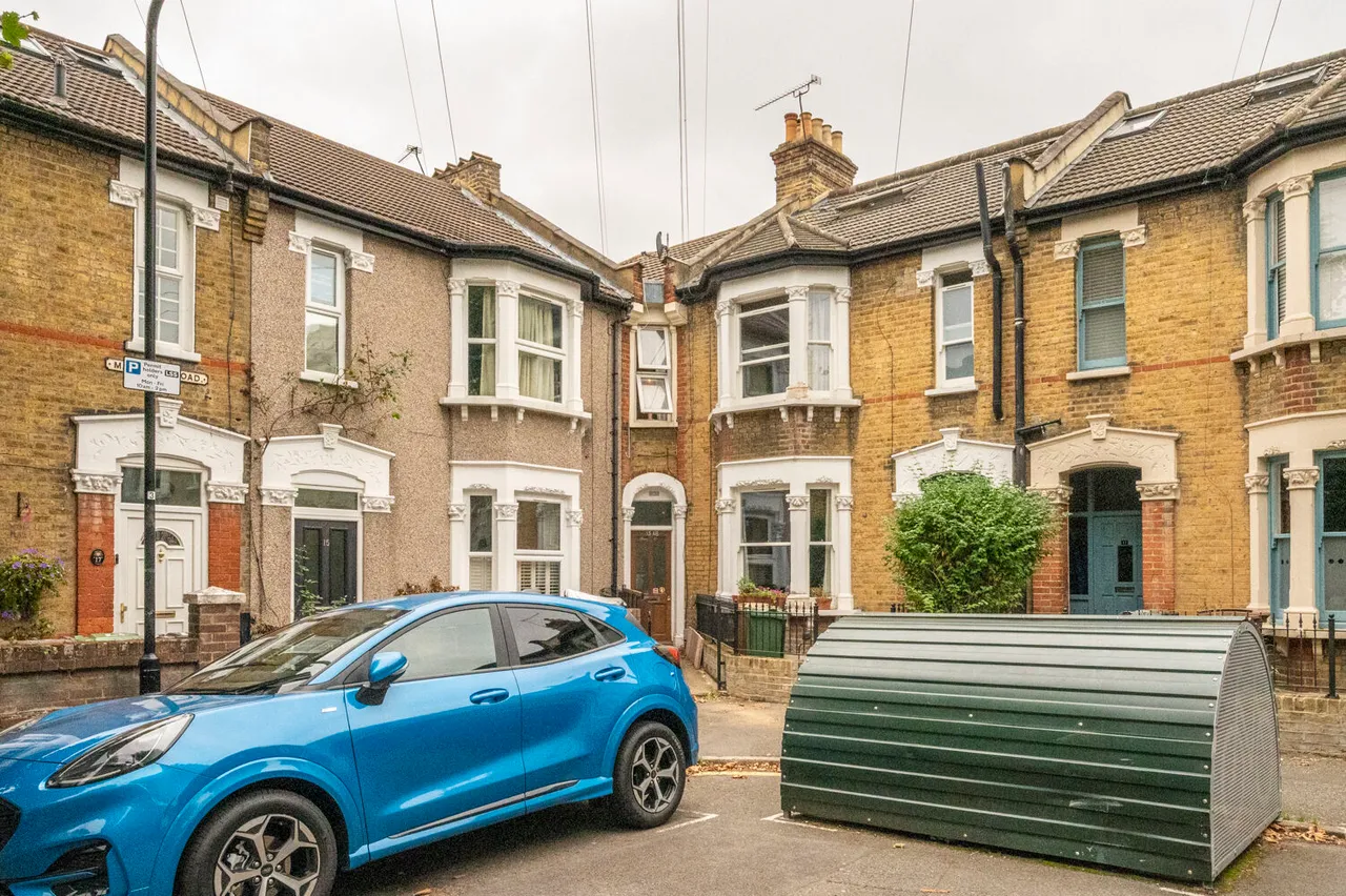 2 bed flat for sale — 13b Malvern Road, Leytonstone