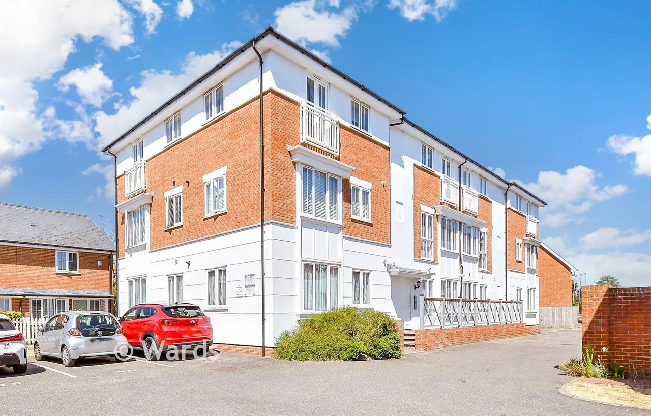 2 bed flat for sale, Wicketts End, Whitstable, CT5