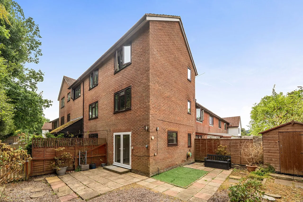1 bed property for sale, Timbermill Court, Haslemere, GU27