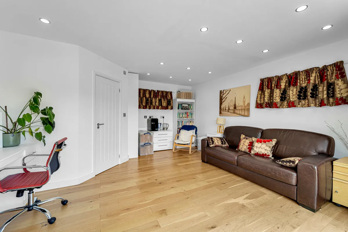 High Street, Northwood, HA6, photo 15