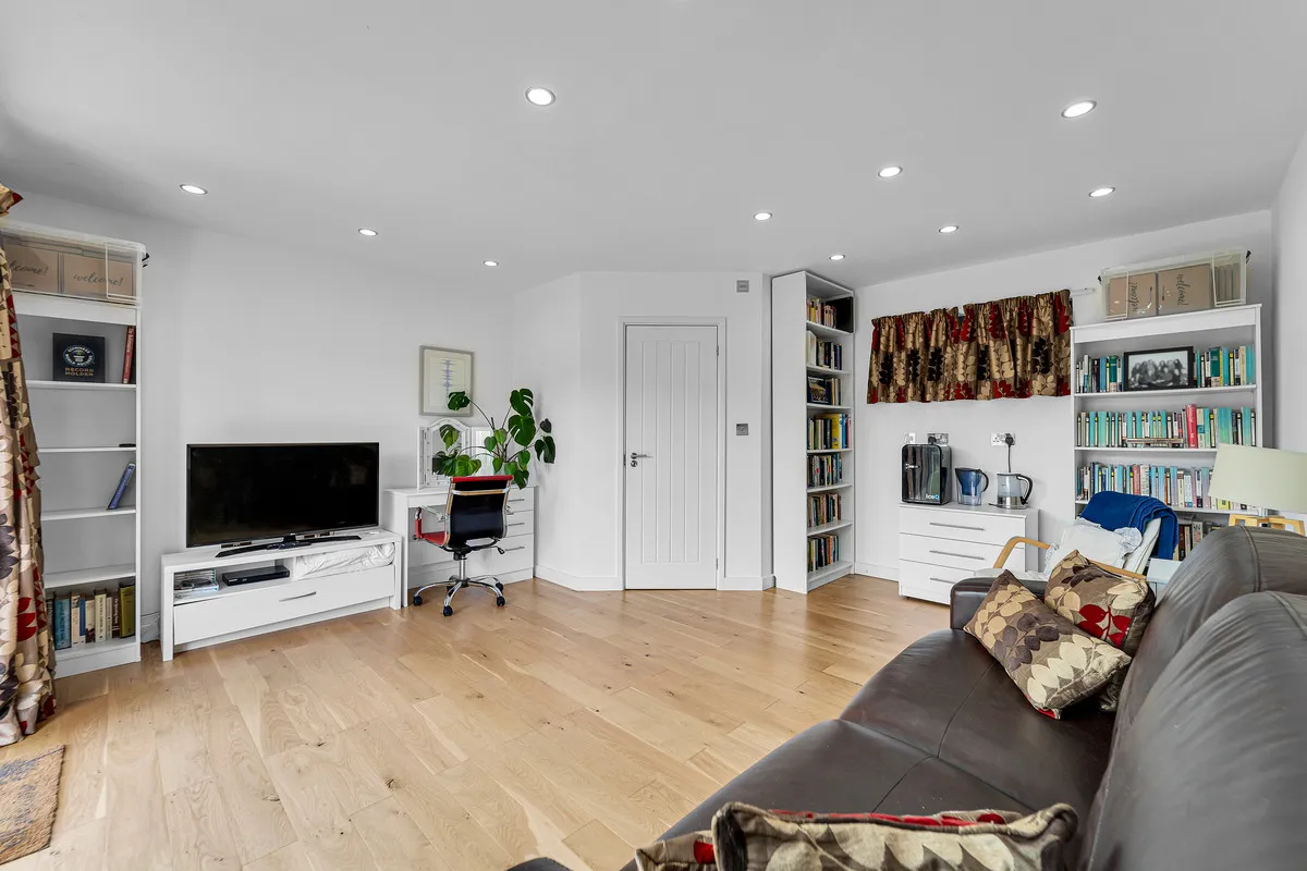 High Street, Northwood, HA6, photo 16