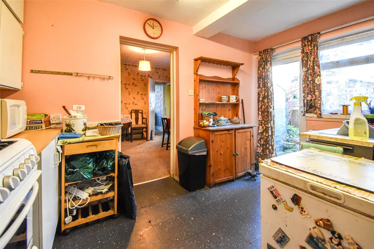 Badshot Lea Road, Badshot Lea, Farnham, Surrey, GU9 9LT, photo 15