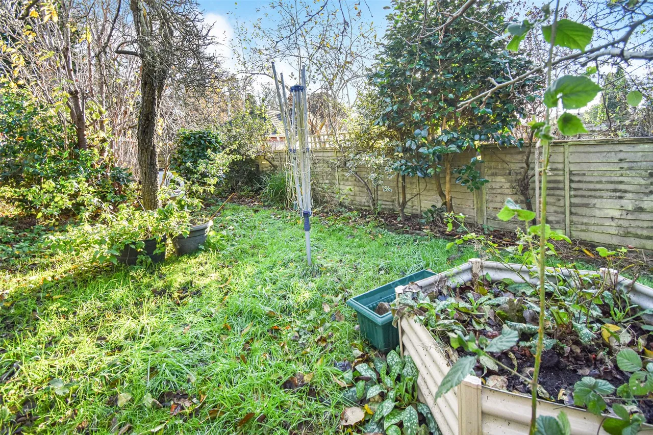 Badshot Lea Road, Badshot Lea, Farnham, Surrey, GU9 9LT, photo 11