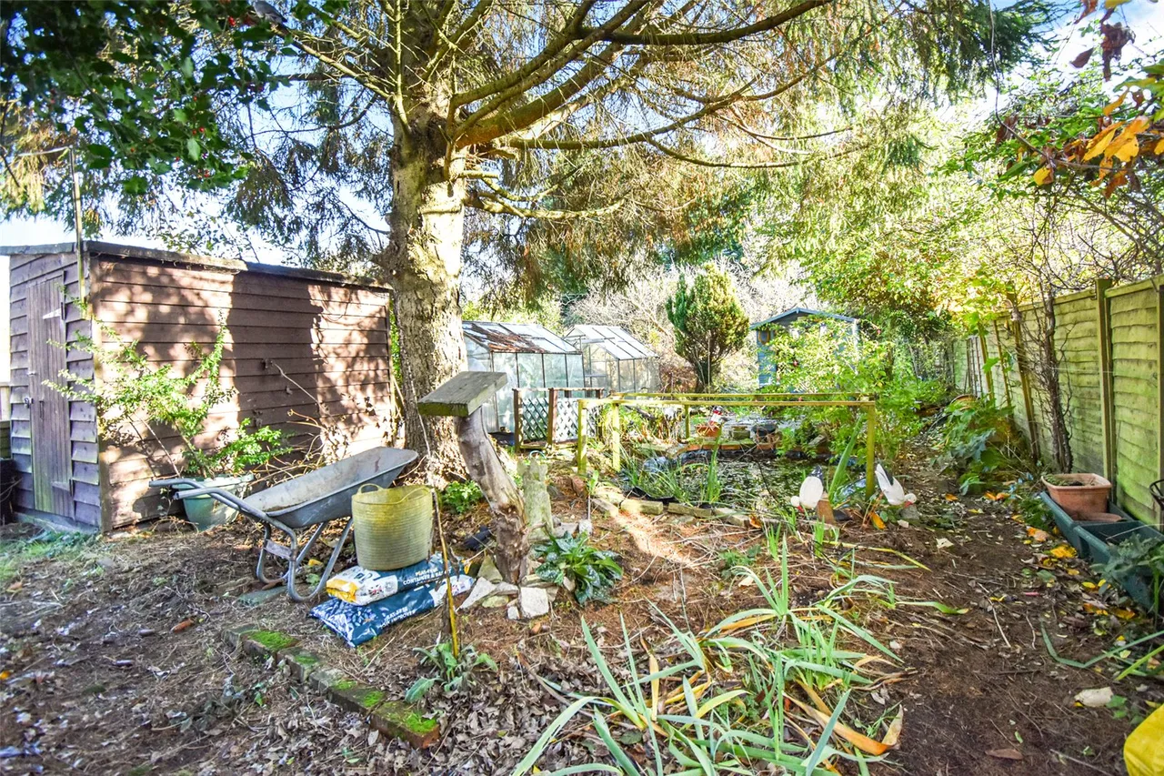 Badshot Lea Road, Badshot Lea, Farnham, Surrey, GU9 9LT, photo 18