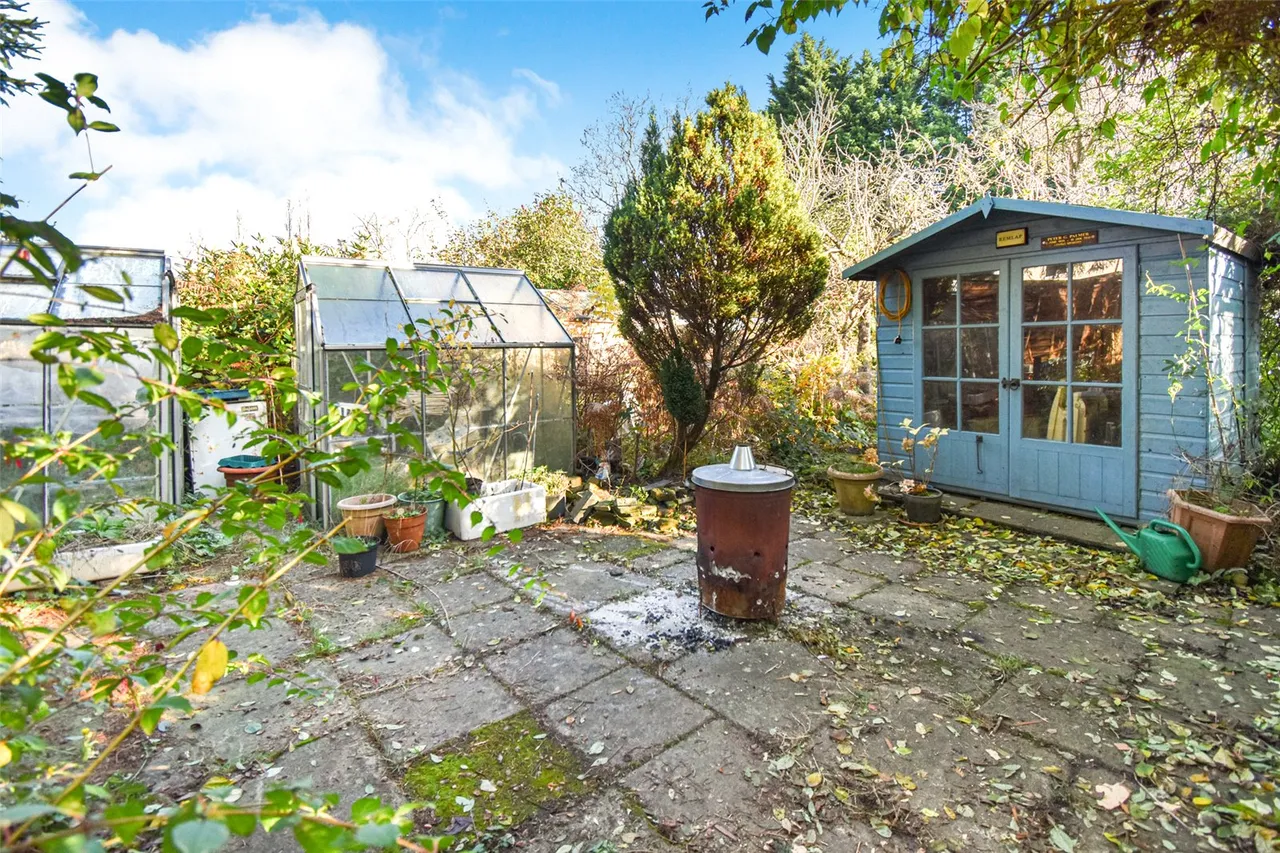 Badshot Lea Road, Badshot Lea, Farnham, Surrey, GU9 9LT, photo 19