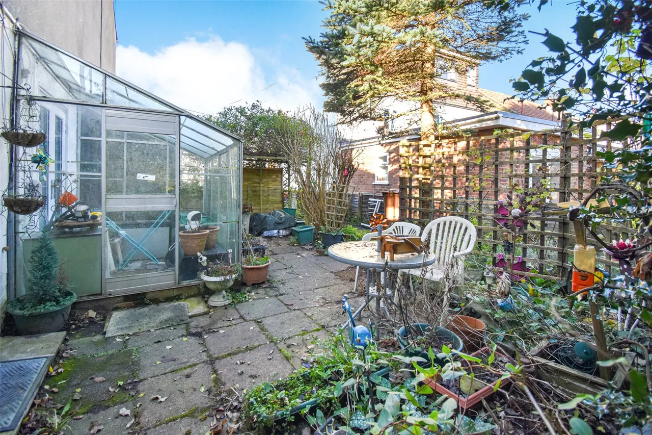Badshot Lea Road, Badshot Lea, Farnham, Surrey, GU9 9LT, photo 9