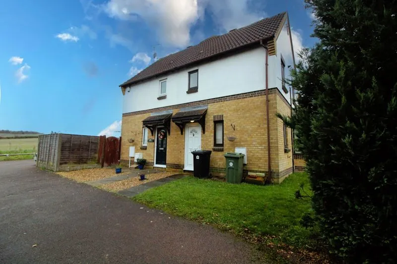 2 bed property for sale — The Belfry, Luton LU2 7GA