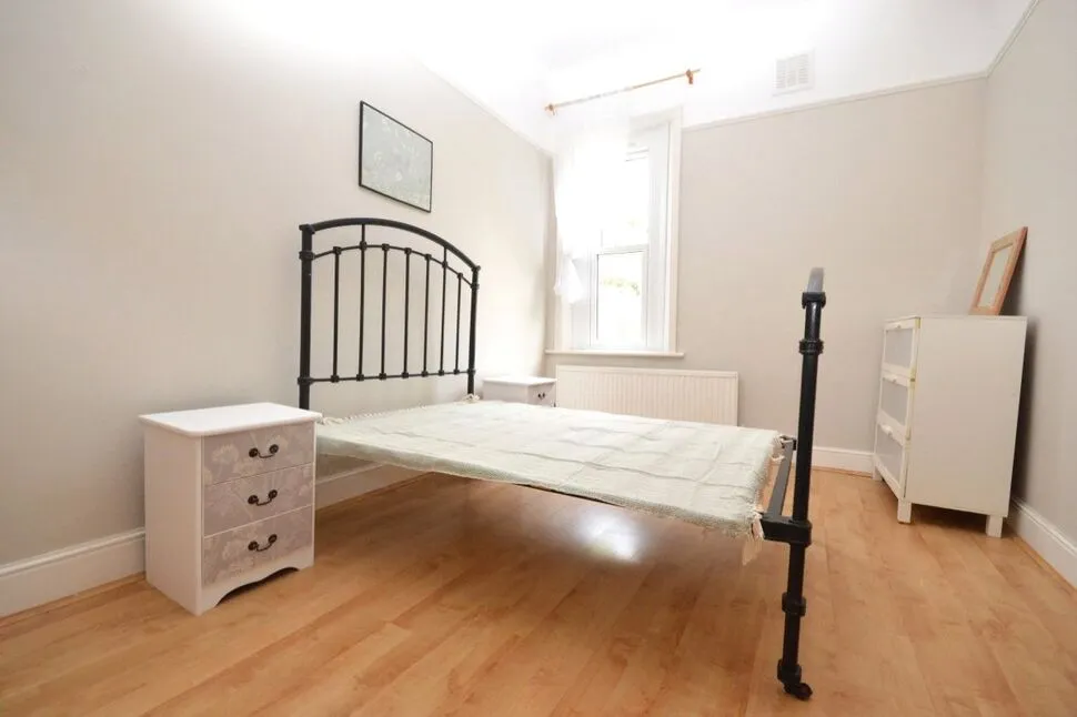 St. Stephens Road, Hounslow, TW3, photo 4