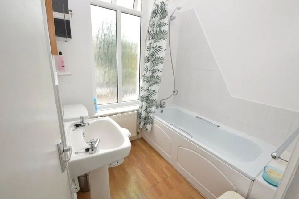 St. Stephens Road, Hounslow, TW3, photo 5