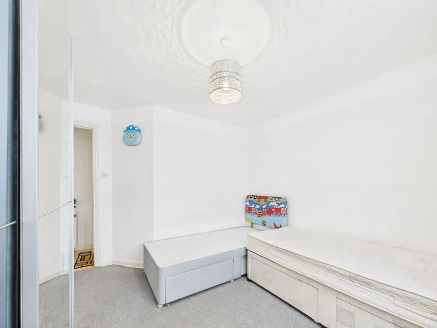 Sparks Close, Dagenham, RM8, photo 12