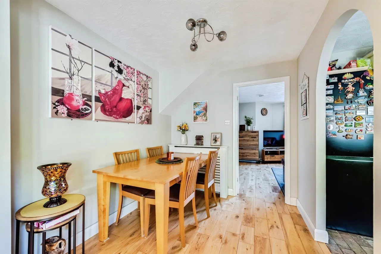 West Highland Road, Swindon, SN25, photo 4