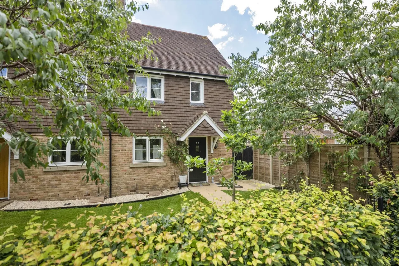 2 bed house for sale — Trinity Fields, Horsham, West Sussex RH13 6GH