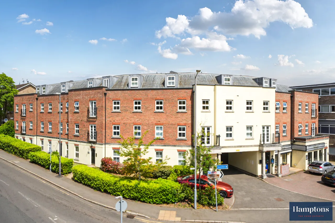 2 bed flat for sale — Station Approach, Amersham, HP6