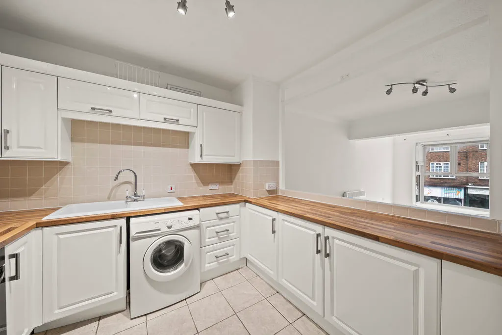 High Street Cheam, Sutton SM3 8RF, photo 8