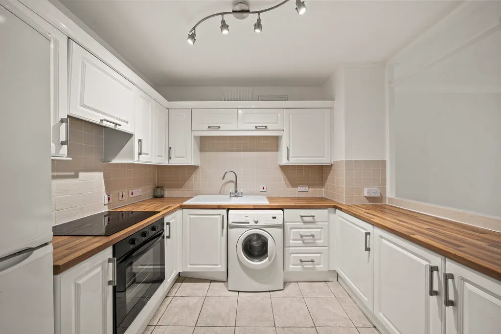 High Street Cheam, Sutton SM3 8RF, photo 7