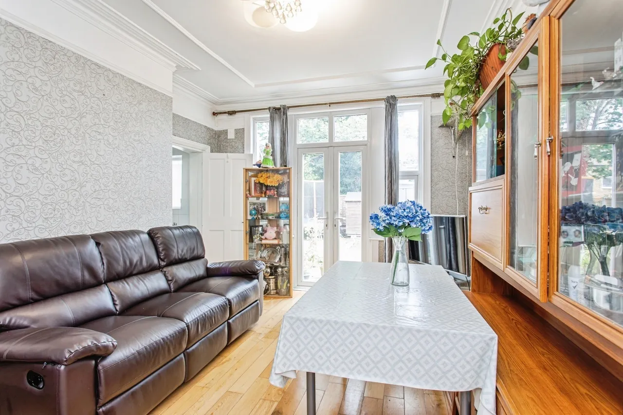 Brightwell Avenue, Westcliff-on-Sea, Essex, SS0, photo 3