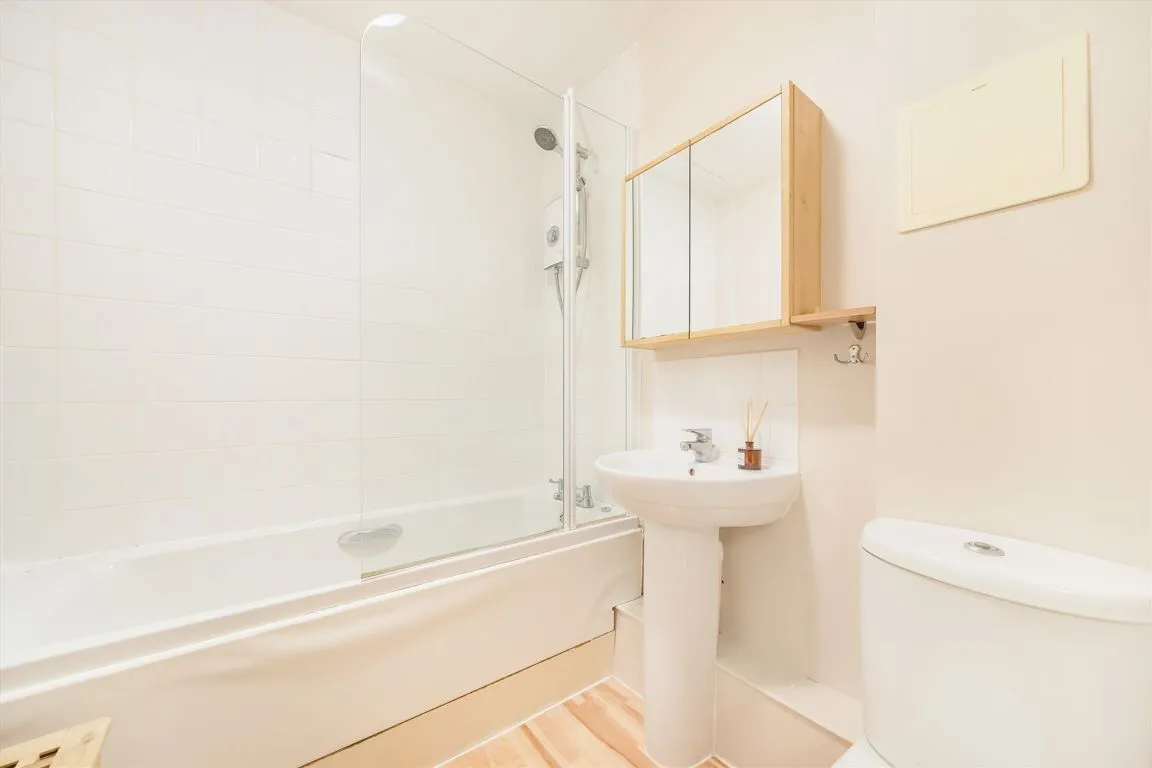 Wooldridge Close, TW14, photo 7