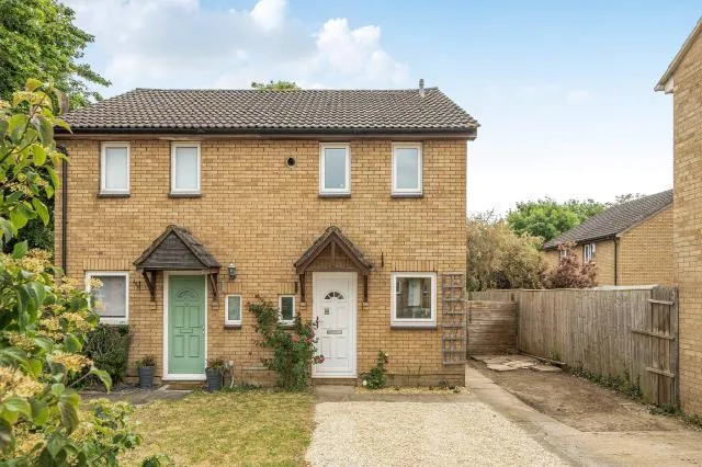Heather Close, Carterton, OX18, photo 18