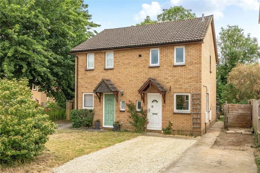 2 bed house for sale, Heather Close, Carterton, OX18