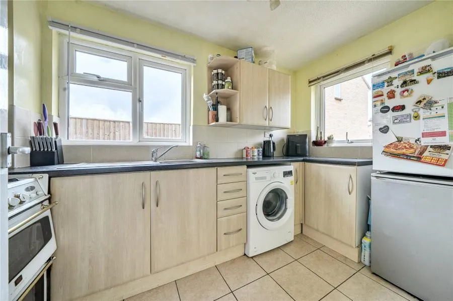 Heather Close, Carterton, OX18, photo 3
