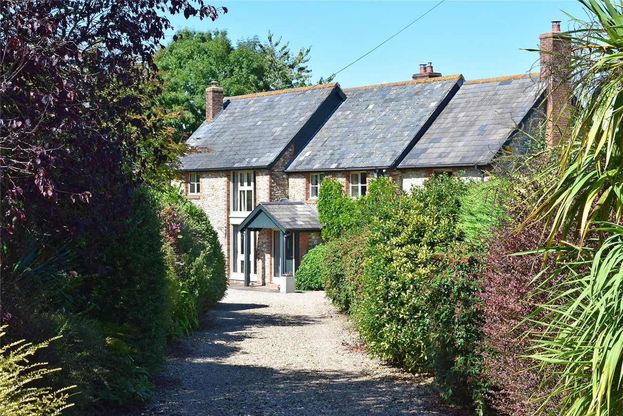 4 bed house for sale — Trimshayes Barn, Stockland, Honiton, Devon, EX14 9LL