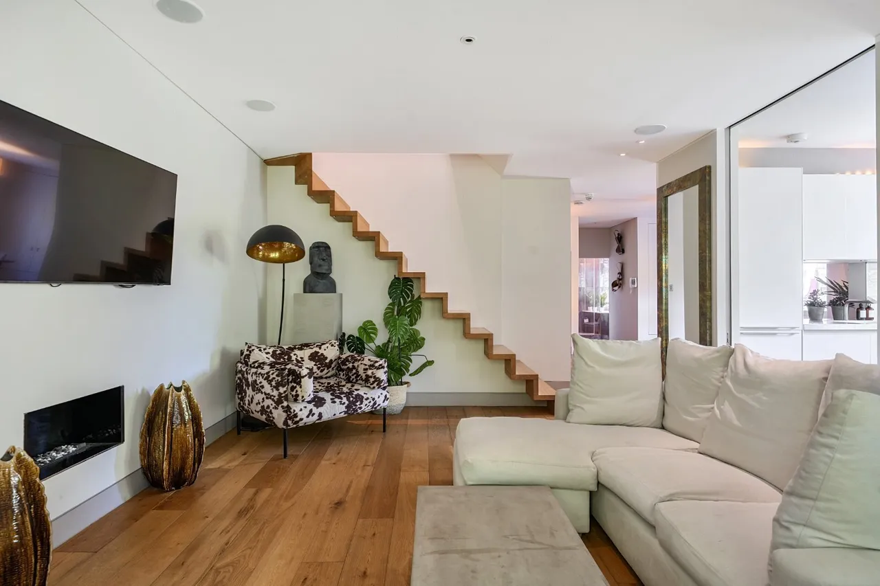 2 bed flat for sale, Elm Park Gardens, Chelsea, SW10