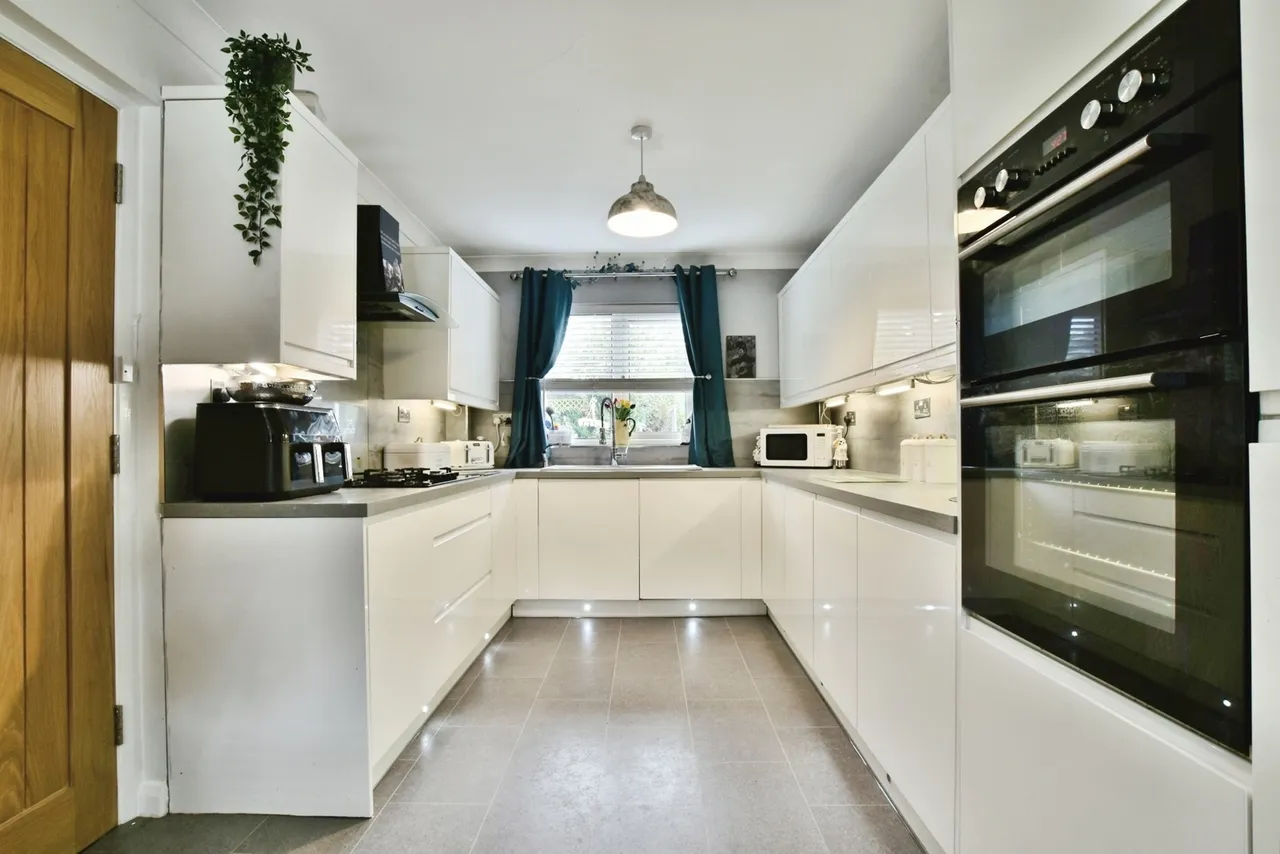 Bowmont Close, Cheadle Hulme, Cheshire, SK8, photo 3
