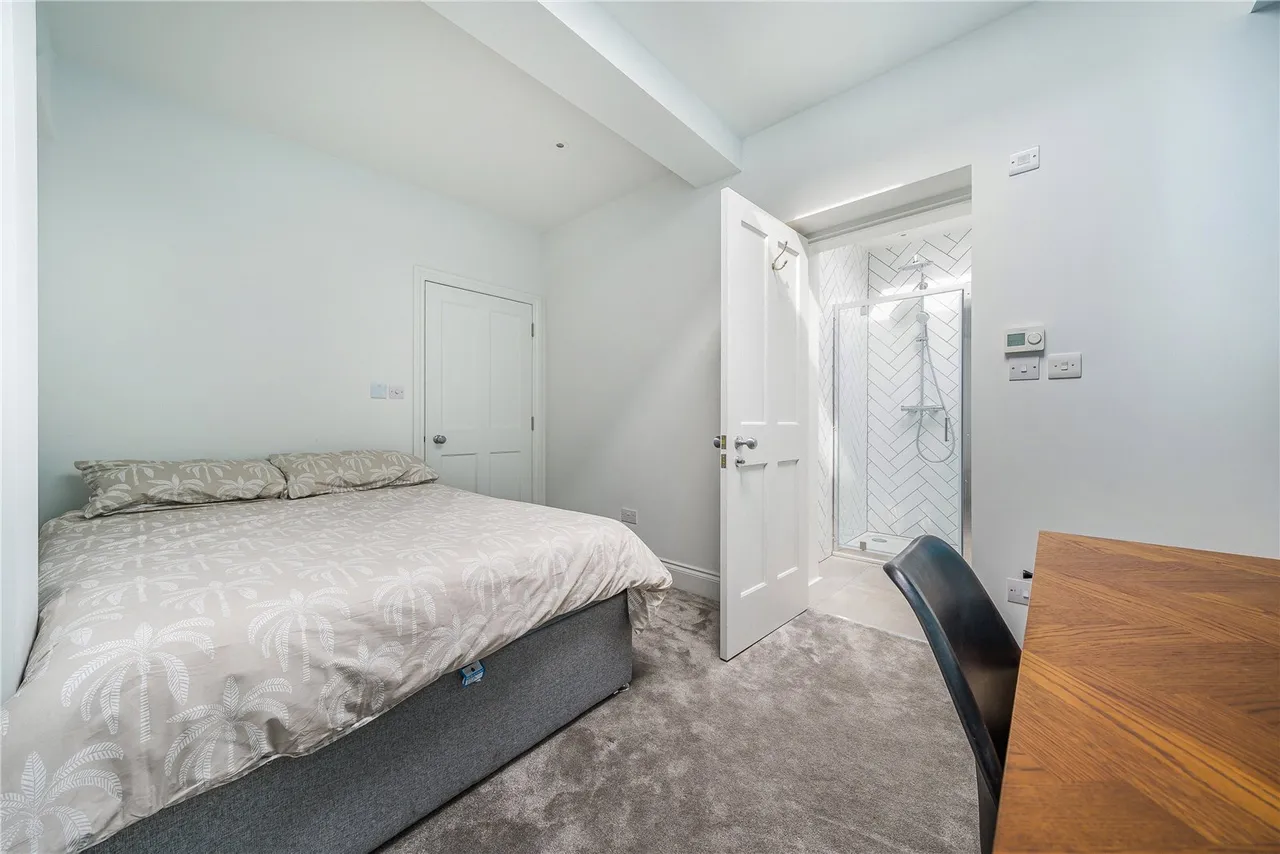Hanworth Road, Hampton, TW12 3DH, photo 8