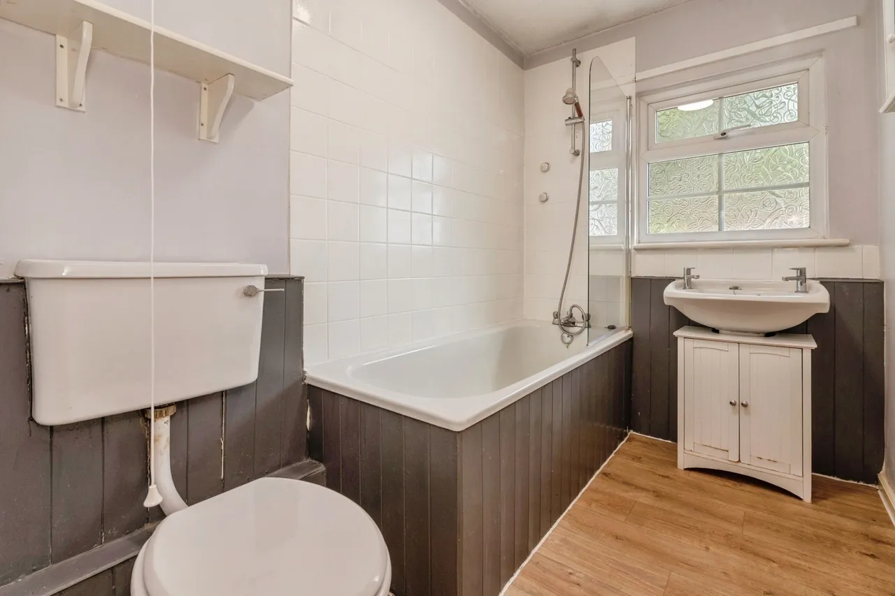 New Waverley Road, Basildon, Essex, SS15, photo 15