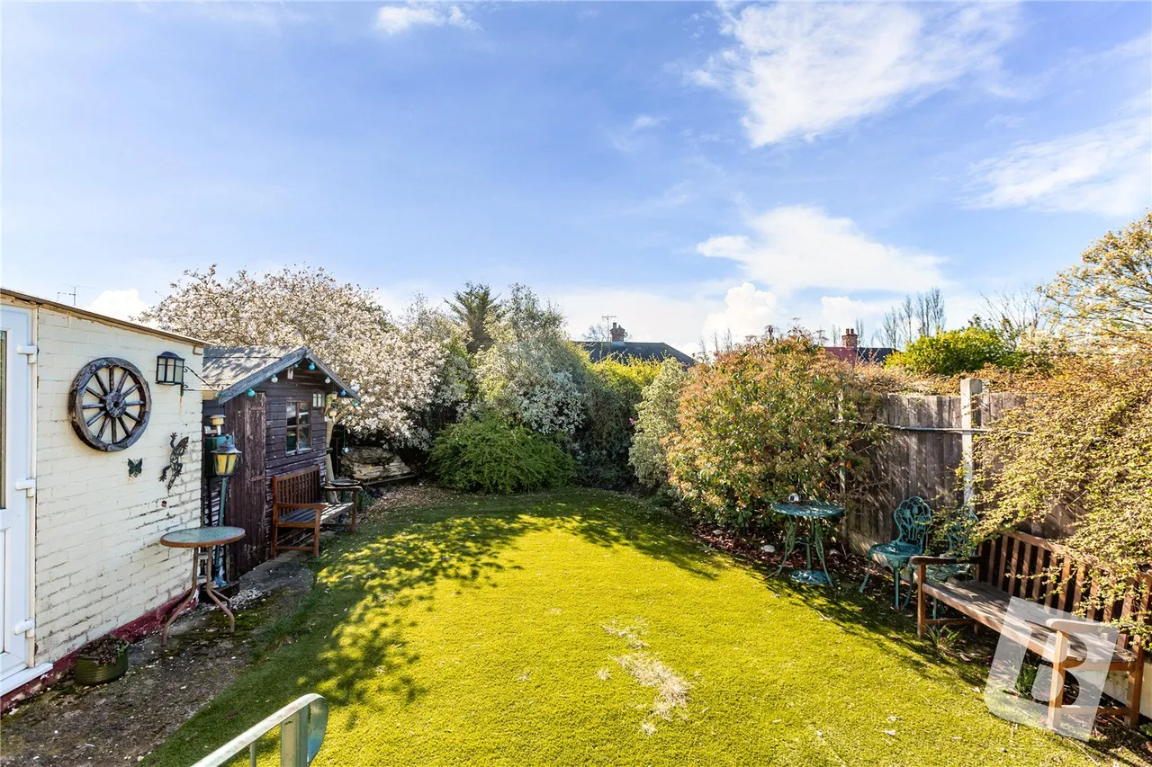 Portland Gardens, Chadwell Heath, RM6, photo 11
