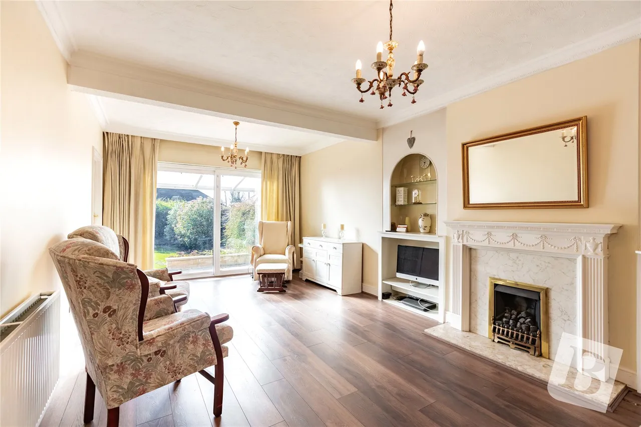 Portland Gardens, Chadwell Heath, RM6, photo 4
