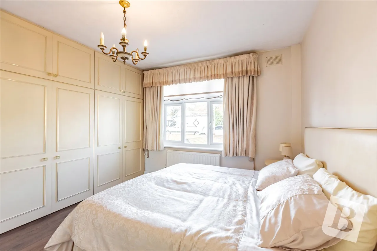 Portland Gardens, Chadwell Heath, RM6, photo 7