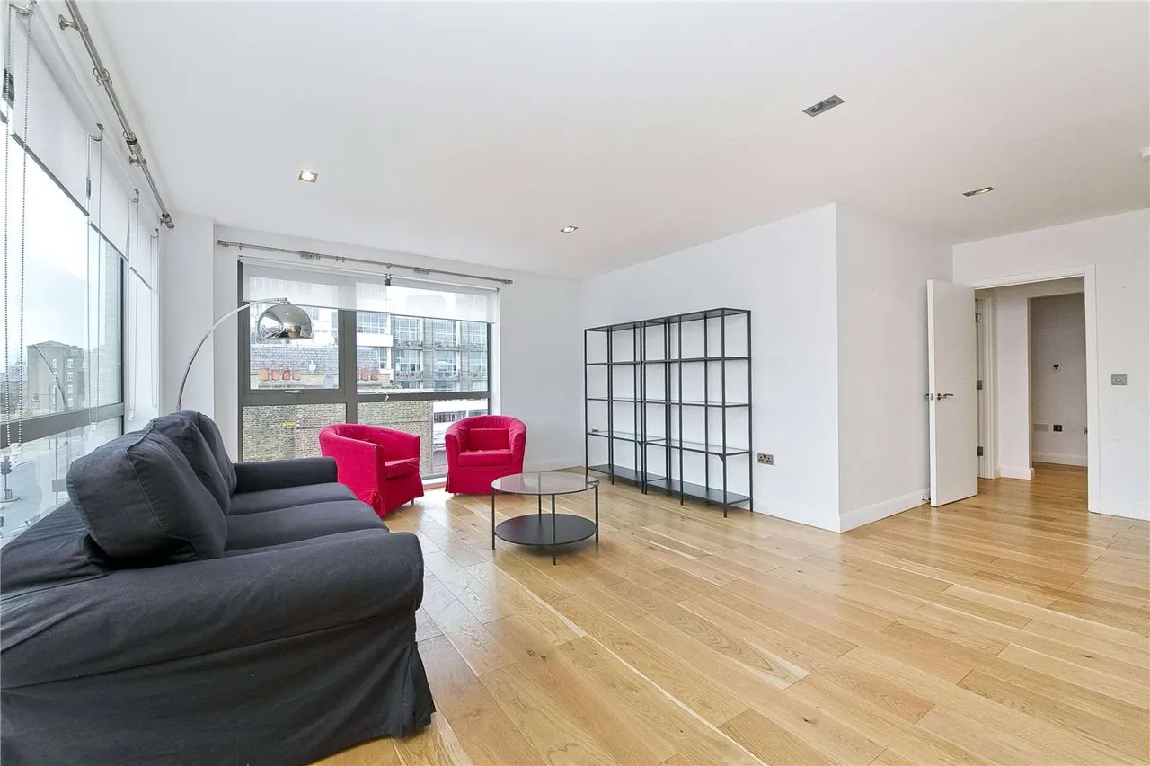 2 bed flat to rent — Kingsland Road, Dalston, London, E8 4DN