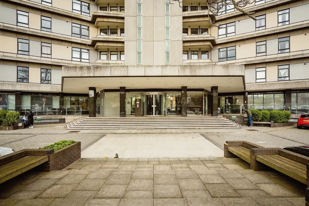 2 bed flat for sale — Park Street, Ashford
