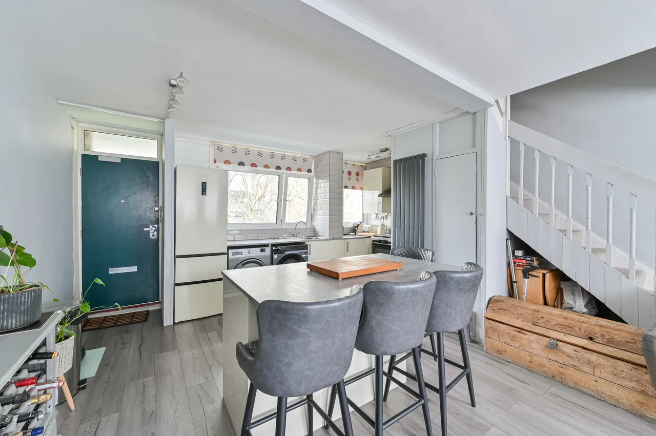 Flat 20 Colbert, Sceaux Gardens, London, photo 4