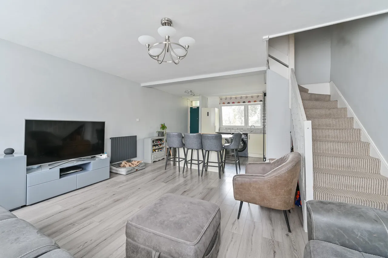 3 bed flat for sale — Flat 20 Colbert, Sceaux Gardens, London
