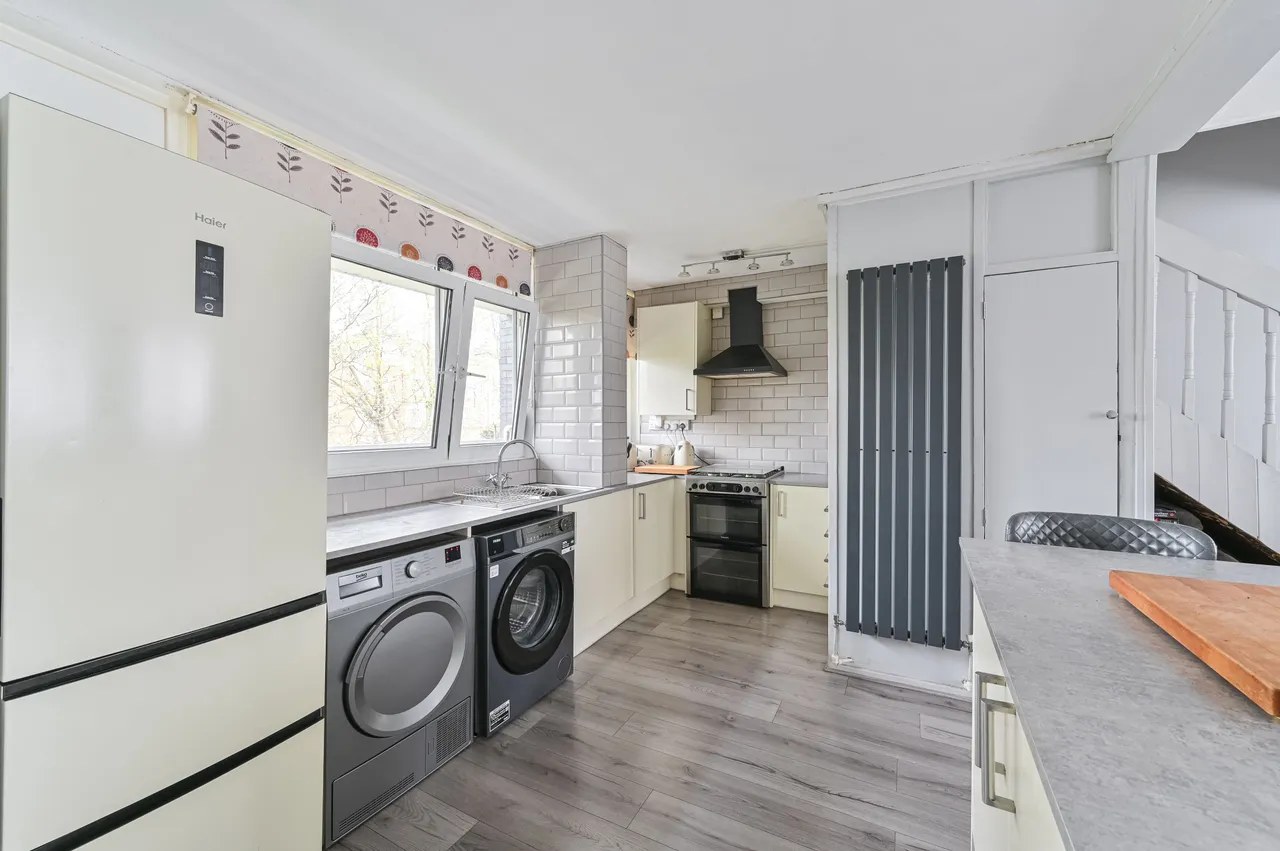 Flat 20 Colbert, Sceaux Gardens, London, photo 8