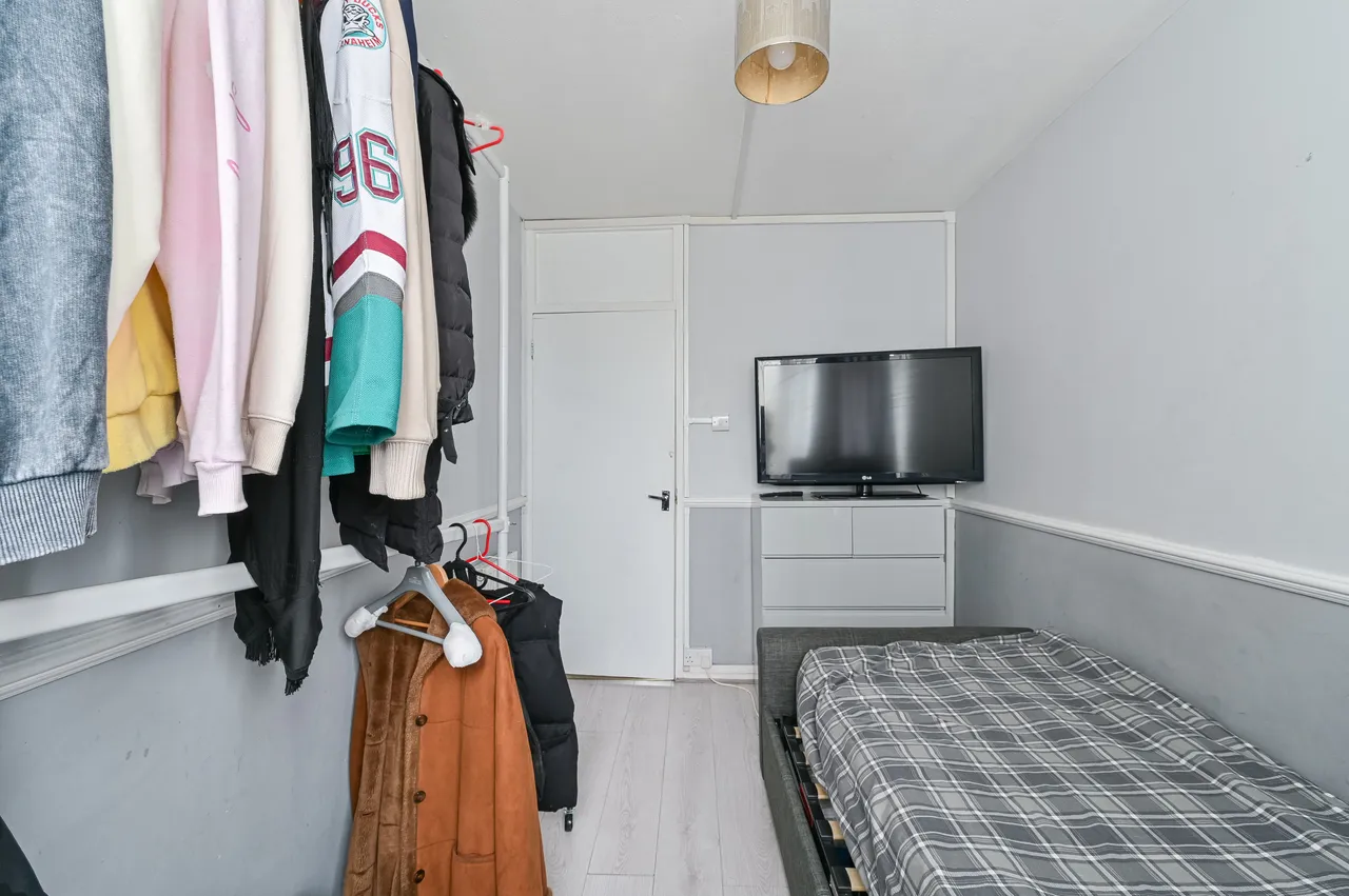Flat 20 Colbert, Sceaux Gardens, London, photo 9