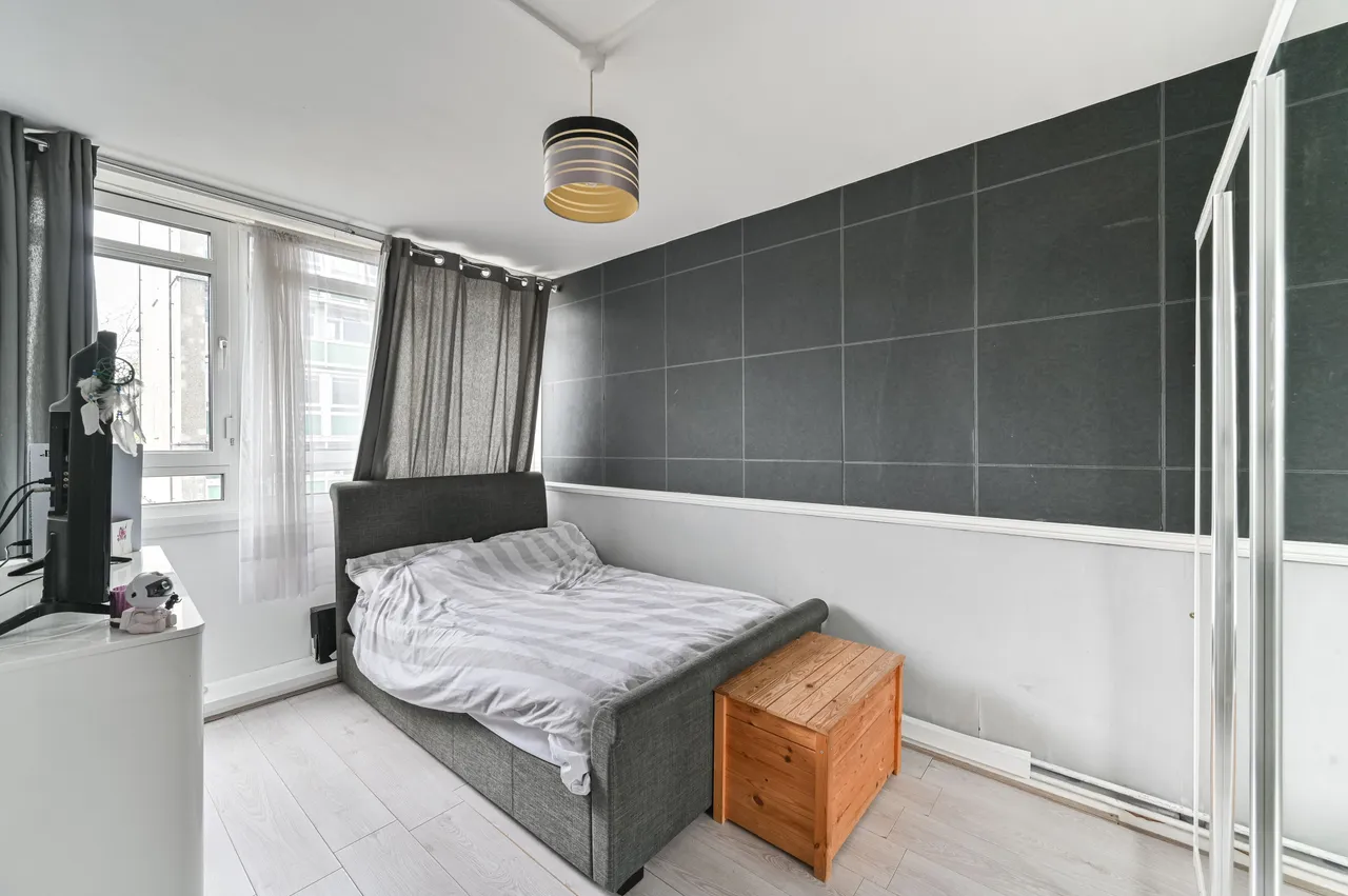 Flat 20 Colbert, Sceaux Gardens, London, photo 6
