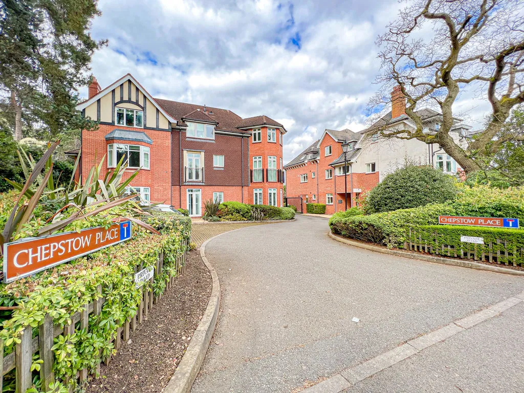 3 bed flat for sale, Chepstow Place, Streetly, B74
