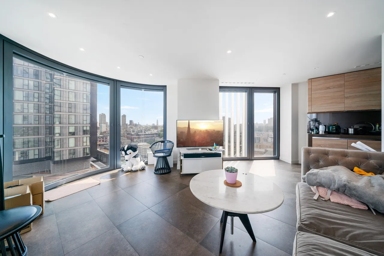 2 bed house to rent — Chronicle Tower, City Road, London, EC1V