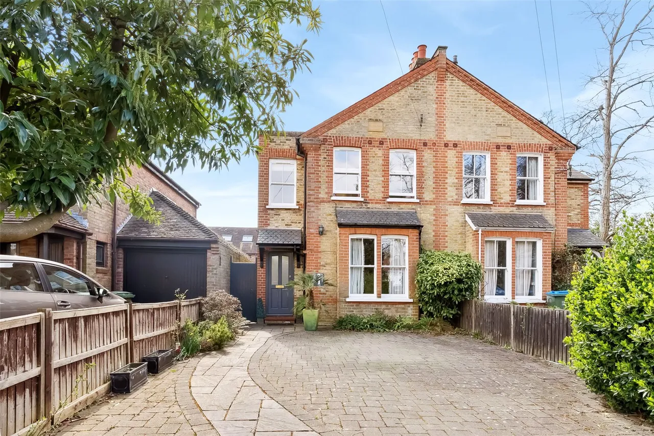 4 bed house for sale — Acacia Road, Hampton, TW12 3DP